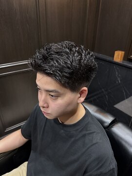 ミリオンバックス 神田店(Million Bucks) テーパーフェード スパイキーショート