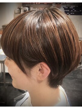 エヴリンアンドペイジ(Evelyn&paige) 【元町／神戸三宮】耳掛けショート