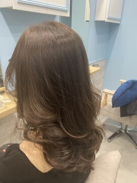 アンフィ 神奈川新町(Anphi) 透明感☆アッシュベージュ&リバース巻き仕上げ