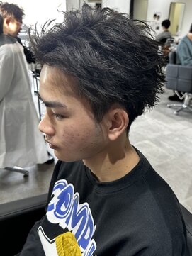 ヒュイル バイ ニアウ(Hwyl by Niau) メンズショートフェザーパーマニュアンスパーマリバースパーマ