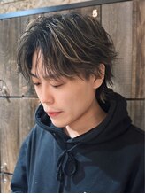 ビジネスシーンでも人気沸騰中！！フェザーパーマでワンランク上の色気を！