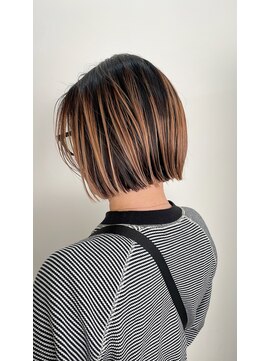 サクラ オモテサンドウ(SAKURA) 切りっぱなしボブ/グラデーションハイライト/プレイングカラー