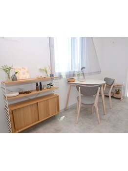 ゆっくりとリラックスできるプライベートサロン。あたたかみのある店内でのマンツーマン施術♪