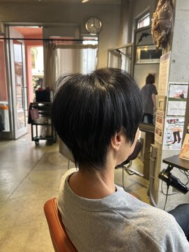 ニマルニーニー バイ ヤスオカ(2022 BY YASUOKA) ５０代　耳だし　ショート