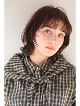 リベラル(liberal) ベージュ 顔周りレイヤー くびれ外はねボブ【20代/30代/40代】