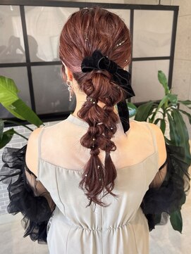 アンニュ(annuy) ヘアセット編みおろし 結婚式 お呼ばれヘア 三つ編み 20代