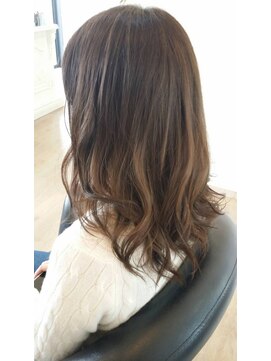 ヘアーエッセンスルーム リル(Hair Essence Room Lill) モノトーンバレイヤージュカラー