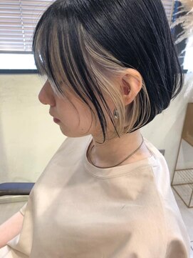 トルネード(TORNADO) 外国人風ミニボブ切りっぱなし  インナーカラーグレージュ