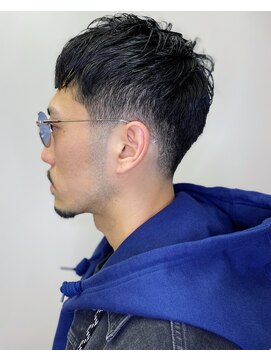 フランクスバーバー アンド ビアークラブ(FRANK'S BARBER and BEER CLUB) ローフェードカットランダムパーマサイドグラデーションマッシュ