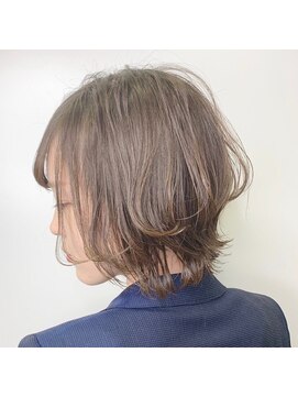 メーヴェ(Mowen) mowen 南堀江　ミニボブ×グレージュ×シースルーバング