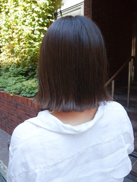 ウィーク 梅田(UiiC) ベージュ系カラー柔らかナチュラルボブ【uiicumeda sachi】