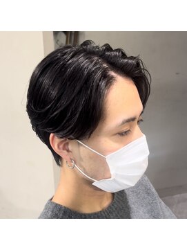 ニコフクオカヘアーメイク(NIKO Fukuoka Hair Make) 「NIKO」センターパート　ニュアンスパーマ　カルマパーマ