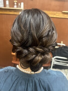 アイズ 新神戸(Ai's) シニヨン