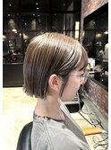 切りっぱなし大人ボブミルクティーベージュ40代30代小顔ショート