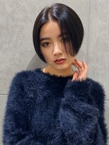 エアー 青山(AIR) 前下がりセンターパートショートカットショートボブ