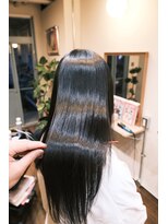 リリ(riri) 黒髪ロング縮毛矯正