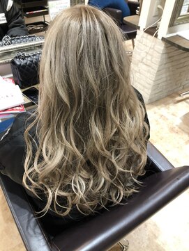 リッシュ 都賀店(Lish) 《外国人風》ハイライト グラデーション グレーアッシュ