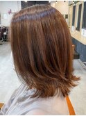 大人かわいい外ハネレイヤーボブ+ハイライト×カーキグレージュ