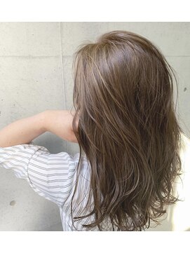 シーズンズ(SEASONS) 外国人風カラーは赤み消しから！