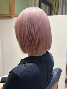 リタ(Lita) ペールピンク/ハイトーンカラー／ボブ
