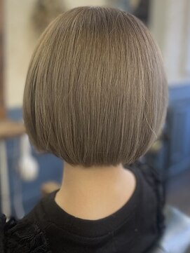 マギーヘア(magiy hair) magiyhair【hide】ミルクグレージュ×ミニボブ