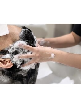 健康な髪は頭皮から！毛穴やキューティクルに詰まった汚れを取り除き、内側から潤う美髪を叶えます♪