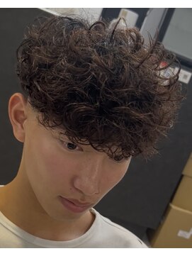 イーラ アメ村店(era) スペインカール　ツイストスパイラル眉カットメンズパーマ