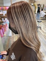 ラヴィエール(LAVIERE by R-EVOLUT)&nbsp;白髪ぼかしハイライト　バレイヤージュ　グラデーションカラー柏