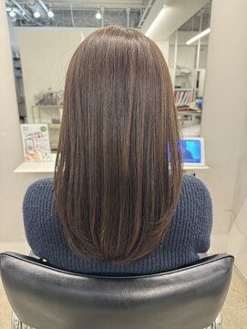 アコロン(acoron) 赤みを抑えたブラウンで、素髪以上の艶【新宿】