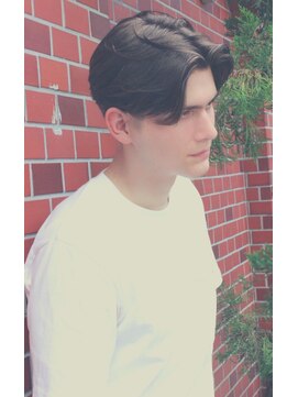 ジジバイワースホワイル(jiji by WORTH WHILE) リバースセンターパート刈り上げセンターパートサーフカール