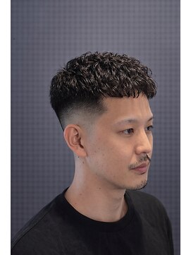 ワンワンオー バーバーショップ 長浜店(@110 BARBER SHOP) 濡れパン×スキンフェードで創る、唯一無二の剛毛補正スタイル