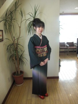 パーマハウスマリオン かわいらしさのある和装アップスタイル