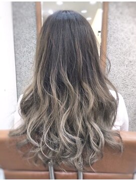 フィックス ヘアー(FIX hair) 大人かわいい外国人風グラデーションカラー☆プラチナアッシュ