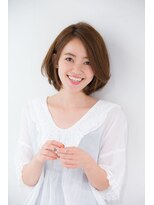 小顔斜めバング＆厚めバングのマーメイドアッシュハニーヘア