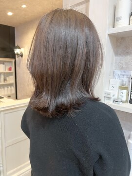 キャアリー(Caary) 福山市美容室Caary人気 外ハネくびれ ぱつんとミディアム