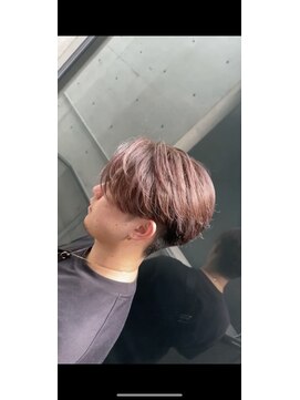 イーラ(era) 毛流れセンターパートハイライト刈り上げ暖色