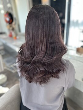 ラビス 浦和(Lovis) グレーベージュ/レイヤーロング/アッシュカラー/前髪パーマ/浦和