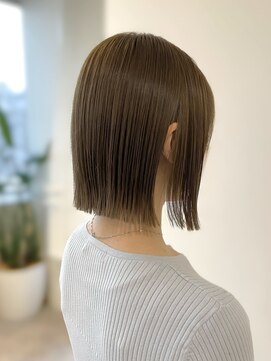 ロイ(Roi) 【西村】ぷつんと切りっぱなしボブ/シアーカラー/ベージュ