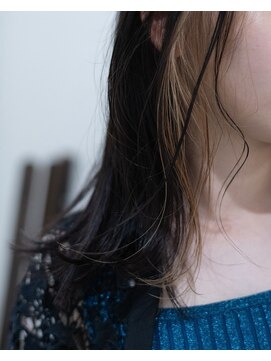 髪と生活美容室 大分本店 ベージュの糸みたいなデザインカラー