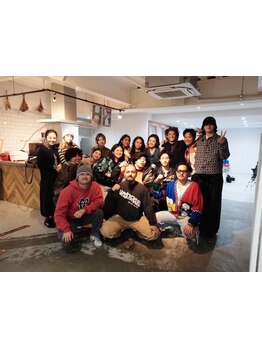 解放感のある店内とたっぷりとした日差しと空気が流れる店内。まるで外にいるかのような心地よさです。