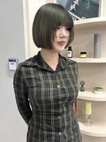イロウ 天神大名店(IROW)&nbsp;オリーブグレージュ フルバング 顔周りレイヤー 艶髪 ボブ 20代