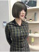 オリーブグレージュ フルバング 顔周りレイヤー 艶髪 ボブ 20代
