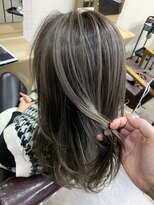シェリー(cherie)&nbsp;ハイライトカラー【池袋 シェリー ブリーチ エクステ 髪質改善】