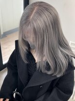 ユウル 横浜(juhl.)&nbsp;グレージュカラーシルバーカラーブリーチダブルカラー横浜横浜駅