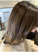 グラデーション裾ベージュカラー外ハネBob