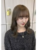 オリーブベージュ