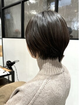 ビヨウシツ ポスタ 大人かわいいショートボブ　鈴木章浩