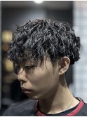  スパイラルパーマ　フェード　メンズ