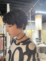 スイウ(suiu)&nbsp;カールが重なるマッシュショート
