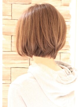 レウナ 外苑前(Reuna) 【３０代・４０代・５０代】毛流れが綺麗なナチュラルボブ